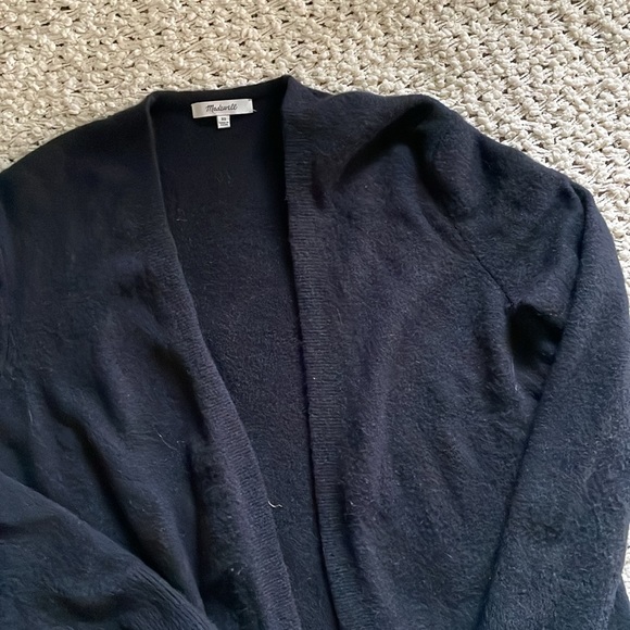🎉 HP!! 🎉 Madewell Kent Cardigan Sweater in Black Coziest Yarn 🍂 - Picture 4 of 7